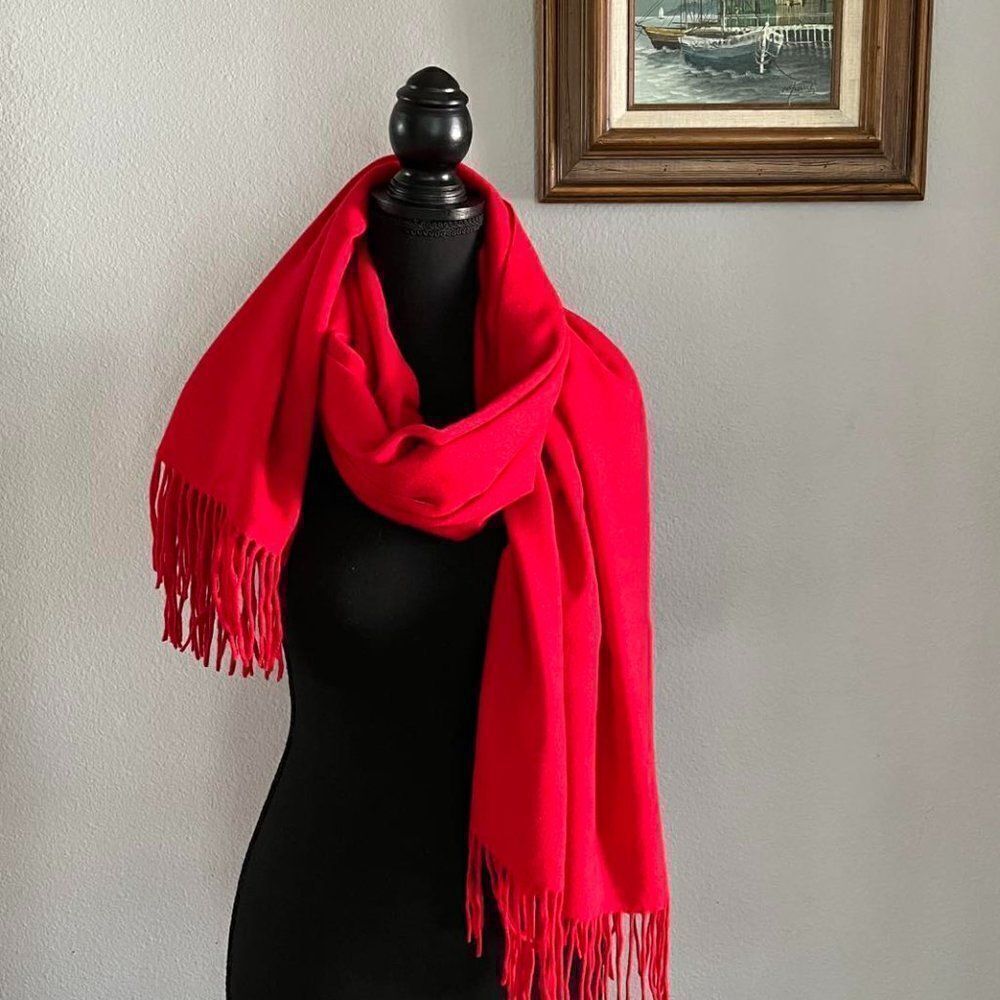 Soft warm scarf is a mixture of acrylic and cashmere condition is new - Picture 3 of 10